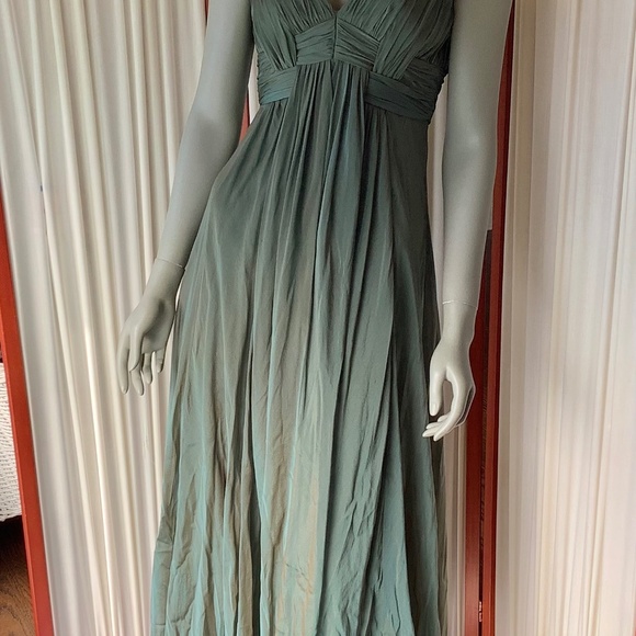 Carmen Marc Valvo 100% Silk Shimmering Green Long Evening Dress Y2K Size 4 - Picture 1 of 12